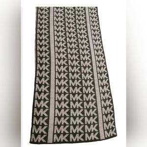 NWOT Michael Kors gray monogram knit scarf